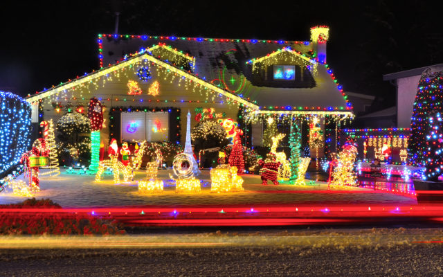 Decorate Your Home for the Holidays in Bay City Holiday Lighting Contest